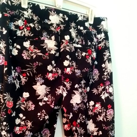 👖🌸💐LANE BRYANT Allie Ruffle Hem Floral Ankle Pants | Size 14 - Picture 3 of 10